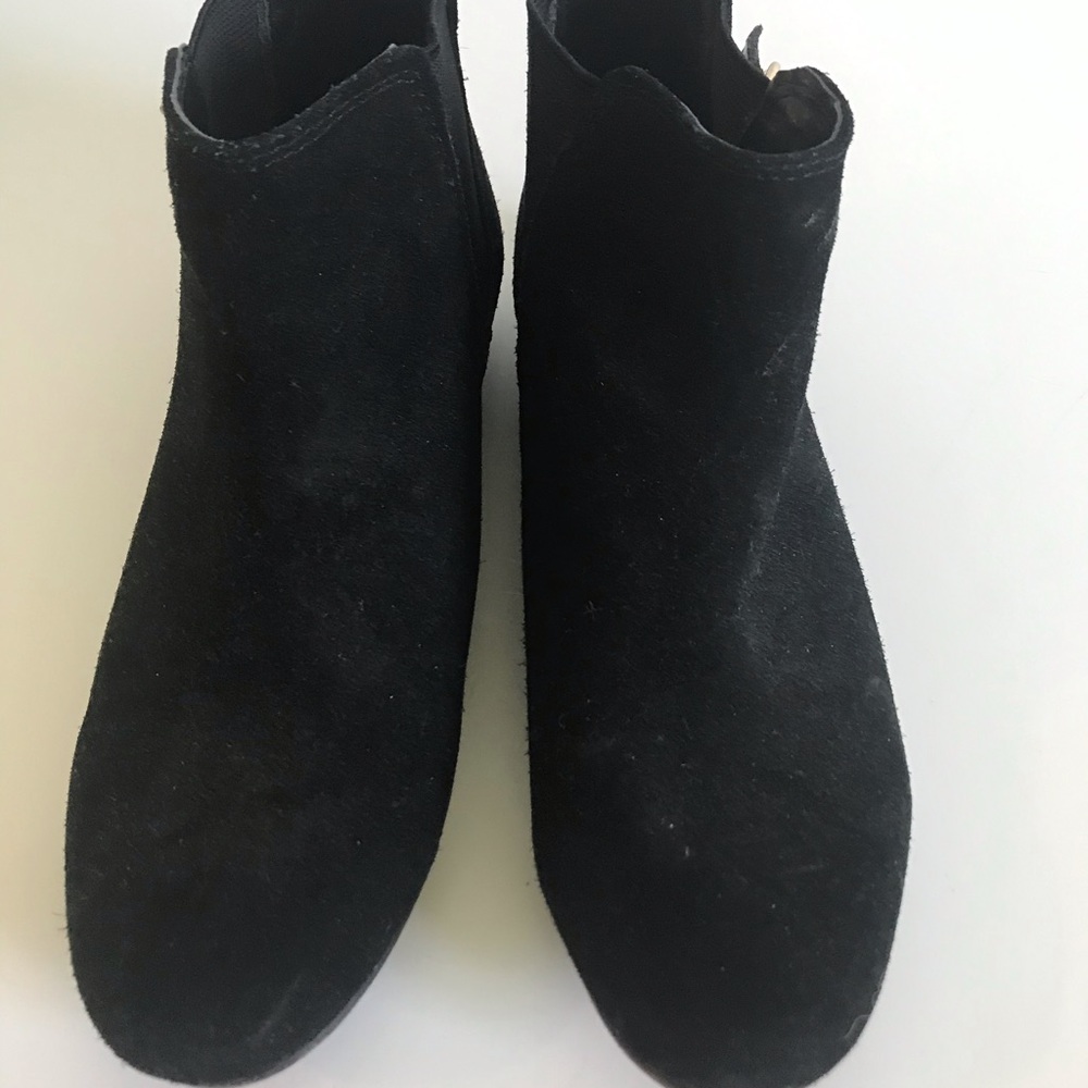 WHITE MOUNTAIN black ankle boot size 7